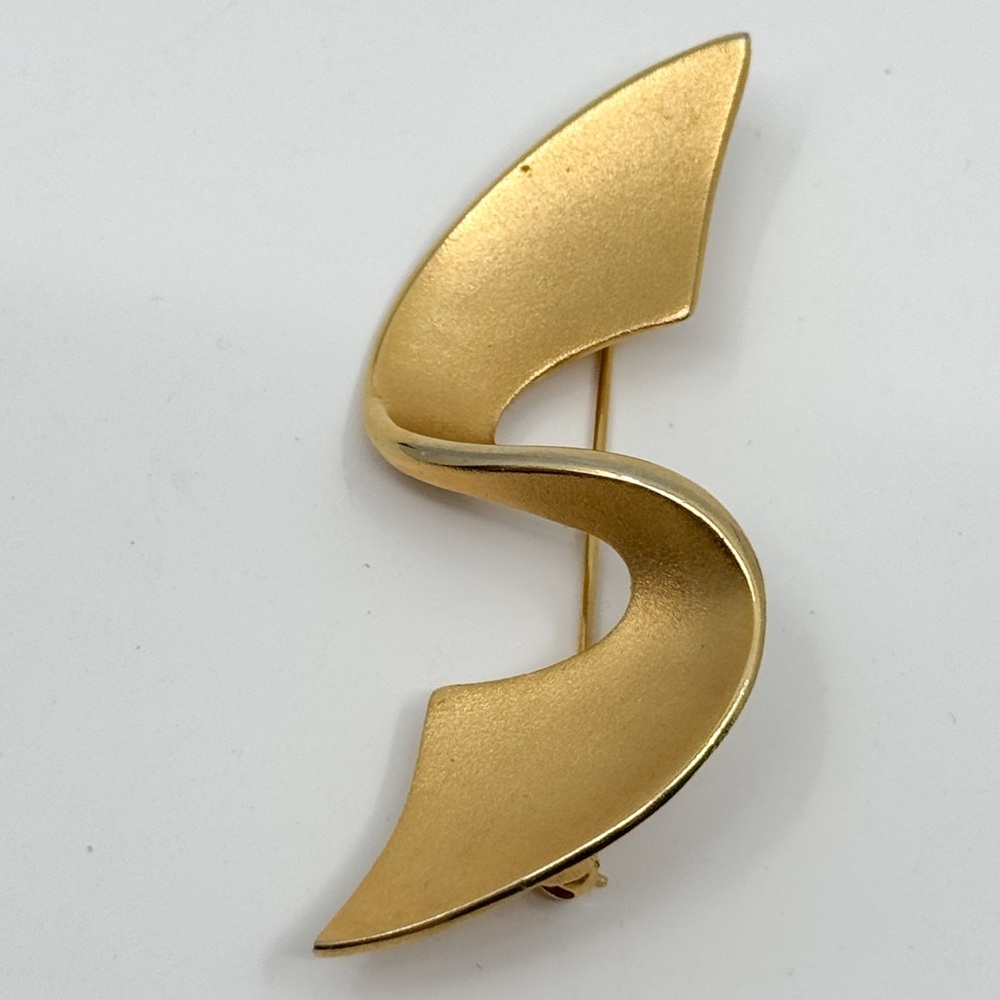 Vintage Sarah Coventry Signed Gold Tone “S” Pin Brooch, Retro Initial Jewelry